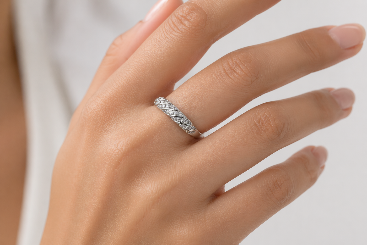 Twisted Pavé Diamond Wave Band Ring